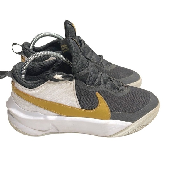 Nike Other - NIKE Hustle D 10 Big Kids Basketball Shoes Sneakers SZ 5Y black gold